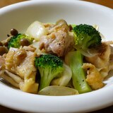 ご飯がすすむ！鶏もも肉のピリ辛にんにく醤油炒め